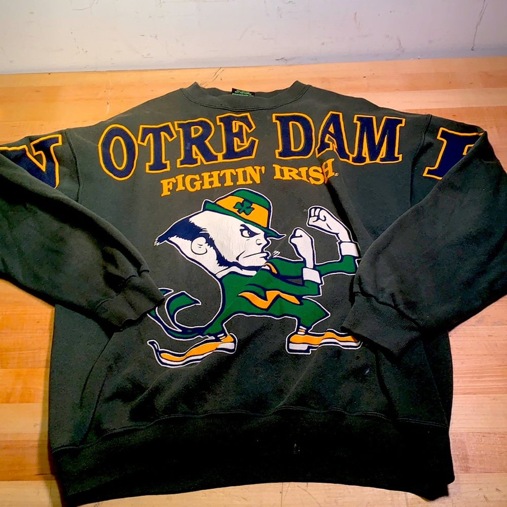 Vintage Notre Dame Fightin’ Irish Large Sweatshirt - Discounted Shipping